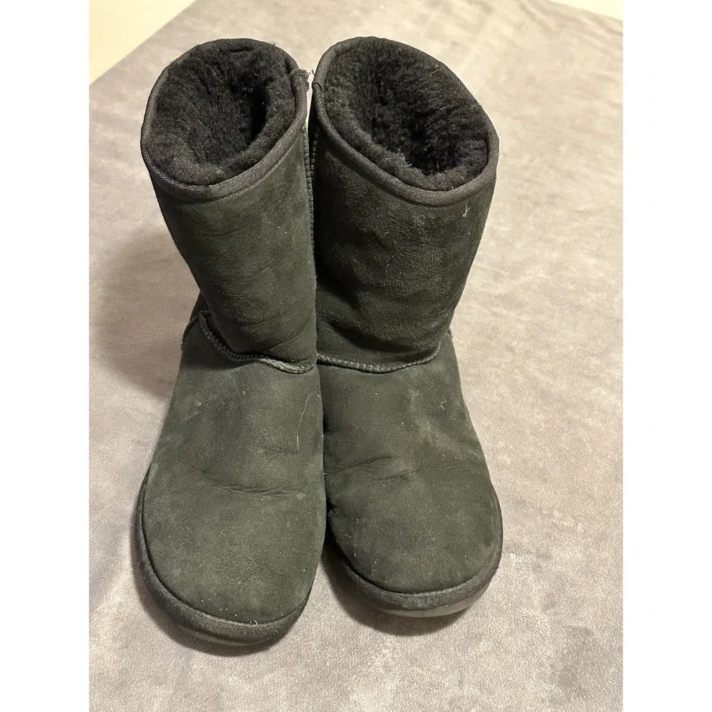 UGG Classic Short 5825 Black Sheepskin Fur Lined Winter Boots Womens 9